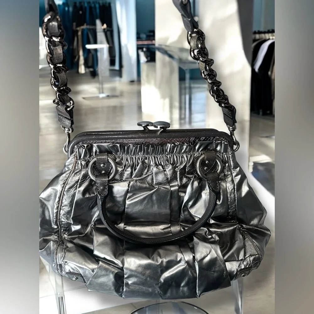 Marc Jacobs Parachute Stam METALLIC SILVER KISS-LOCK & Dust-bag Included
